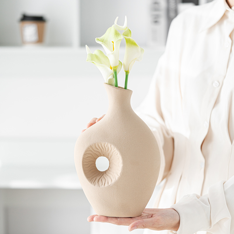 Modern simple slanted sun pattern ceramic vase high-end flower insert light luxury home soft decoration ornaments